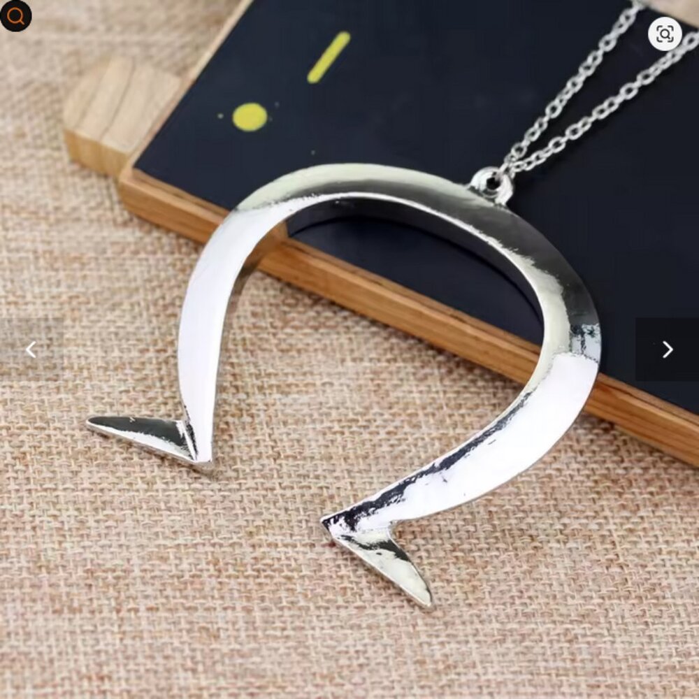 [Cosplay] "Alice: Madness Returns" Horseshoe Necklace